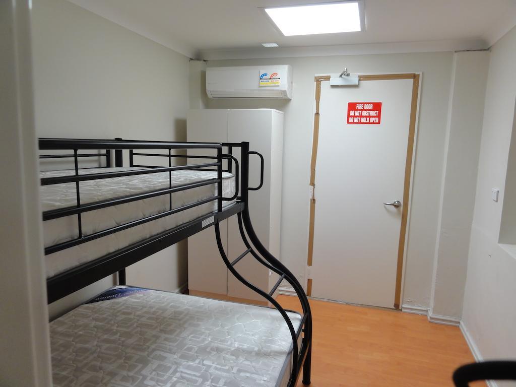 Perth 178 Backpackers Hostel Room photo