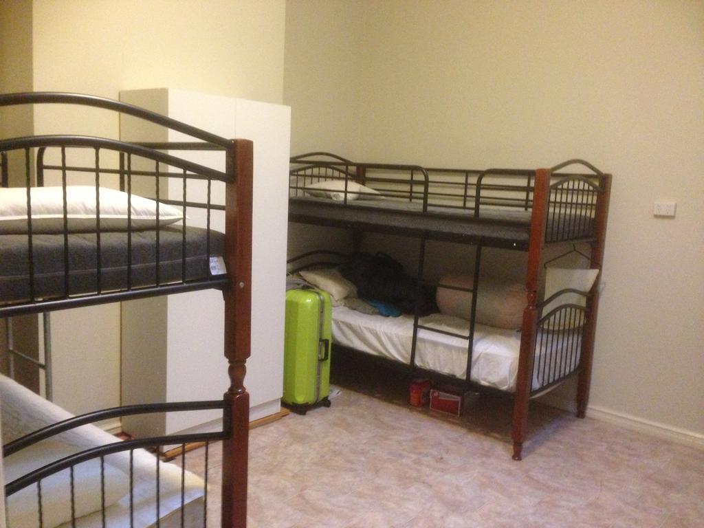 Perth 178 Backpackers Hostel Room photo