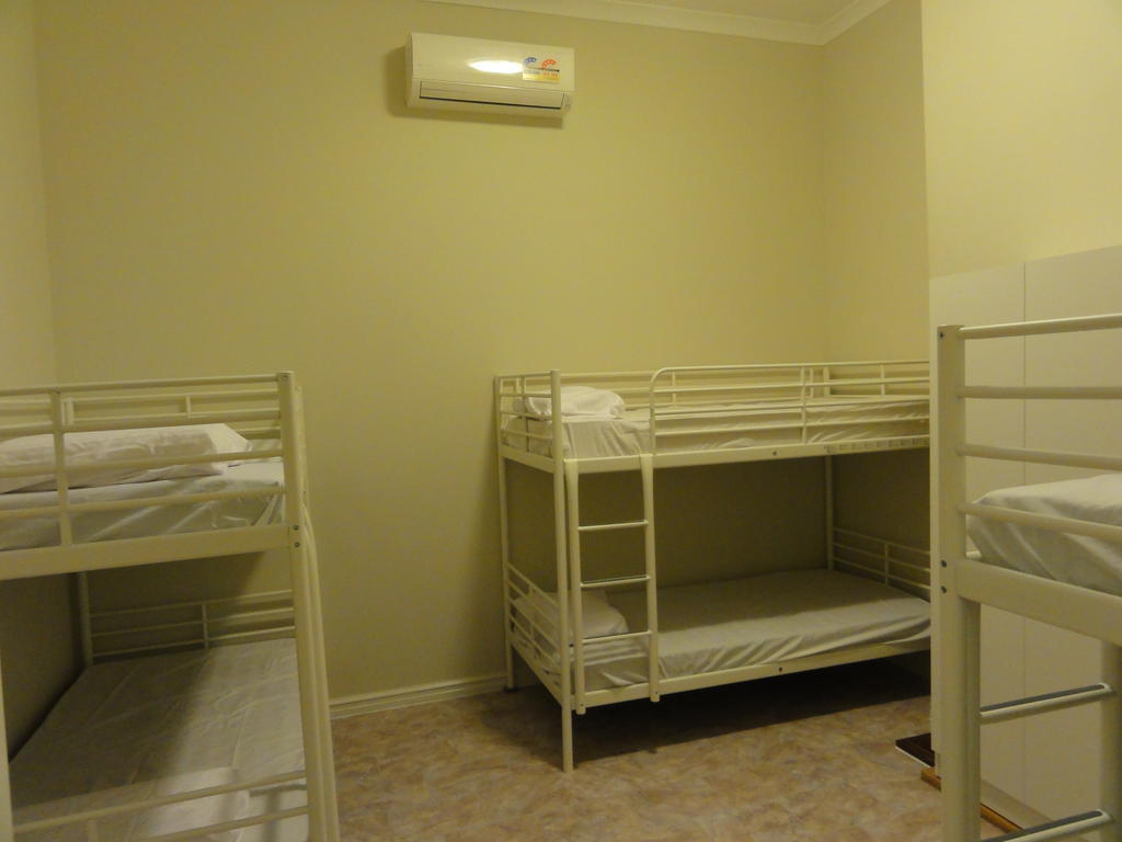 Perth 178 Backpackers Hostel Room photo