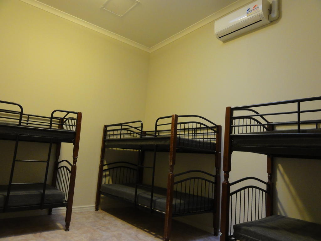 Perth 178 Backpackers Hostel Room photo
