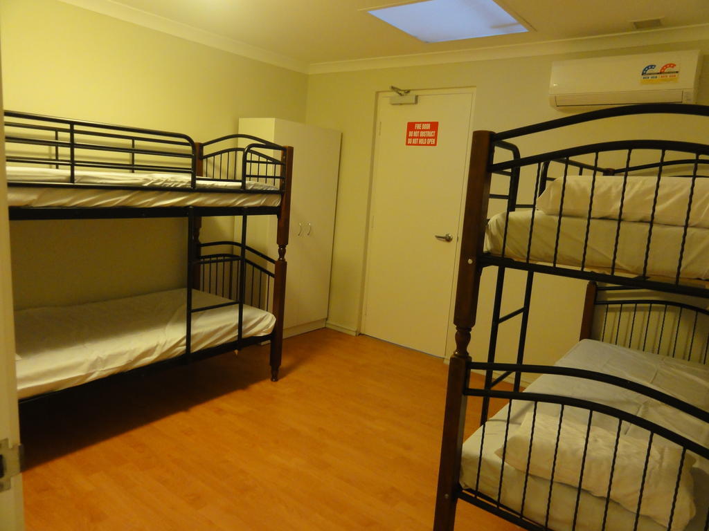 Perth 178 Backpackers Hostel Room photo